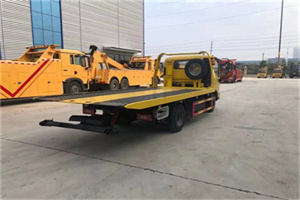 杂多非事故拖车